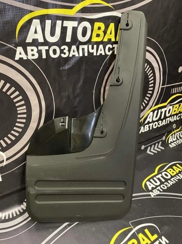 Брызговик передний левый Toyota Hilux (2005-2015) 2010 766220K100