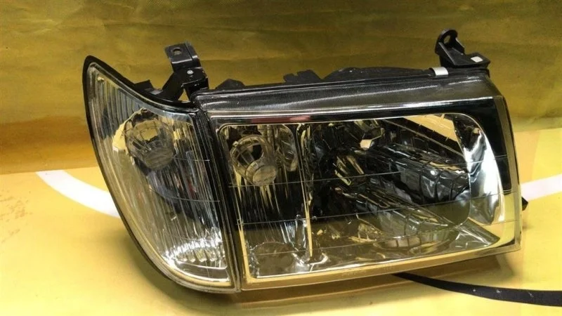 Фара правая Toyota Land Cruiser (100) 1998-2007 1998 8101960040