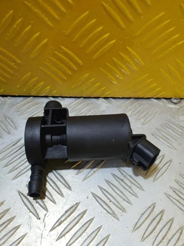 Насос (моторчик) омывателя фар Toyota Hilux (2005-2015) 2010 8528030040