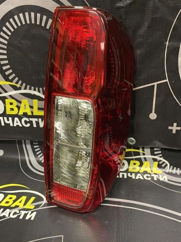 Фонарь задний правый Nissan Navara (D40) 2004-2015 2009 26550EB38A