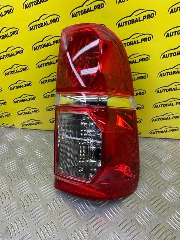 Фонарь задний правый Toyota Hilux (2005-2015) 2011 815500K160