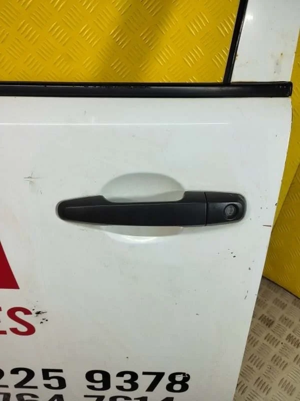 Ручка двери наружная передняя левая Mitsubishi L200 (2006-2015) 2008 5716A032 2.5 D 4D56