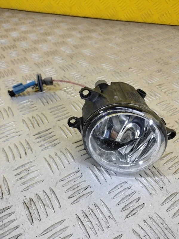 Фара противотуманная левая Toyota Land Cruiser Prado 150 (2009-2023) 2010 8122048051 4.0 I 1GRFE