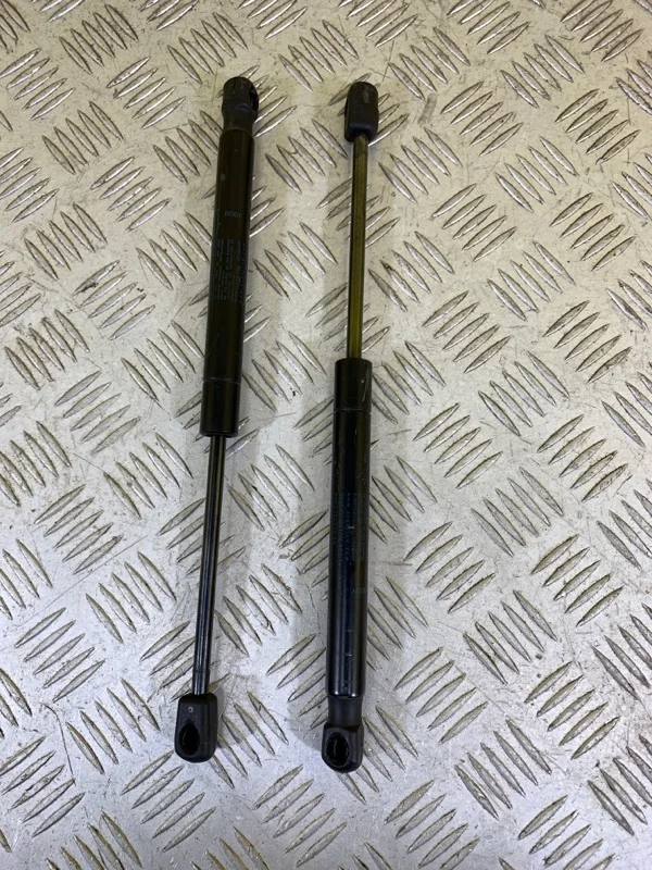 Амортизатор капота Land Rover Freelander II (2006-2014) 2014 LR001773 2.2 D 224DT