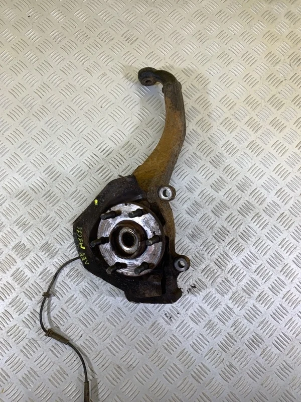 Кулак поворотный левый Nissan Navara (D40) 2004-2015 2009 40015EB000 2.5 D YD25DDTI