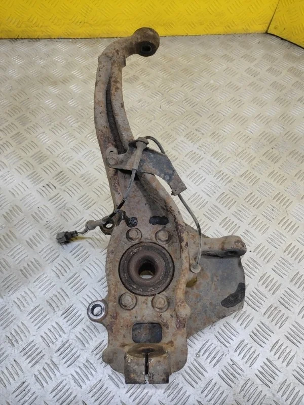 Кулак поворотный левый Nissan Pathfinder (R51M) 2004-2013 2007 40015EB000 ВНЕДОРОЖНИК 2.5 D YD25DDTI