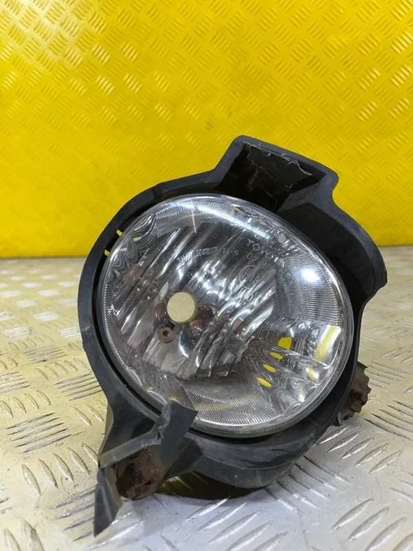 Фара противотуманная правая Toyota Hilux (2005-2015) 2012 812100K080 ПИКАП 2.5 D 2KDFTV