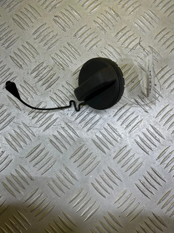 Пробка топливного бака Toyota Hilux (2005-2015) 2012 7730052030 ПИКАП 2.5 D 2KDFTV