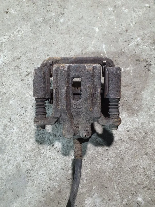 Суппорт задний правый Nissan Pathfinder (R51M) 2004-2013 2006 44011EB30A ВНЕДОРОЖНИК 2.5 D YD25DDTI