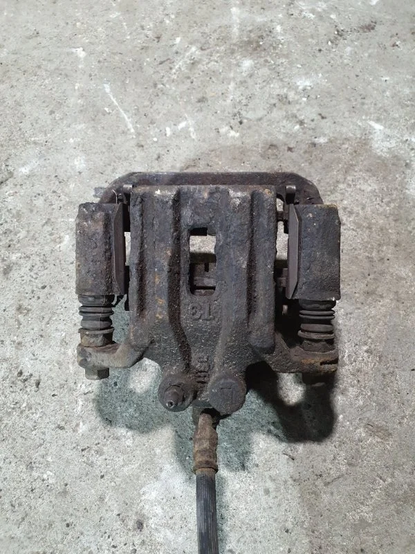 Суппорт задний левый Nissan Pathfinder (R51M) 2004-2013 2006 44011EB30A ВНЕДОРОЖНИК 2.5 D YD25DDTI