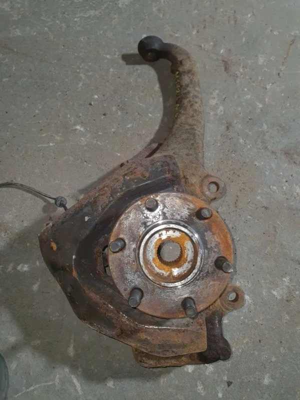 Кулак поворотный левый Nissan Pathfinder (R51M) 2004-2013 2009 40015EB000 ВНЕДОРОЖНИК 2.5 D YD25DDTI