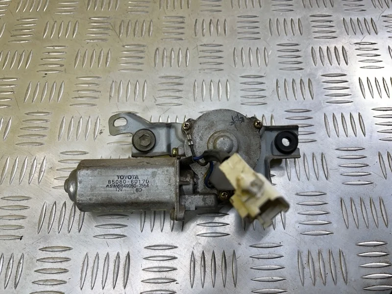 Моторчик передних стеклоочистителей (дворников) Toyota Land Cruiser (100) 1998-2007 2002 8508060170 4.7 I 2UZFE