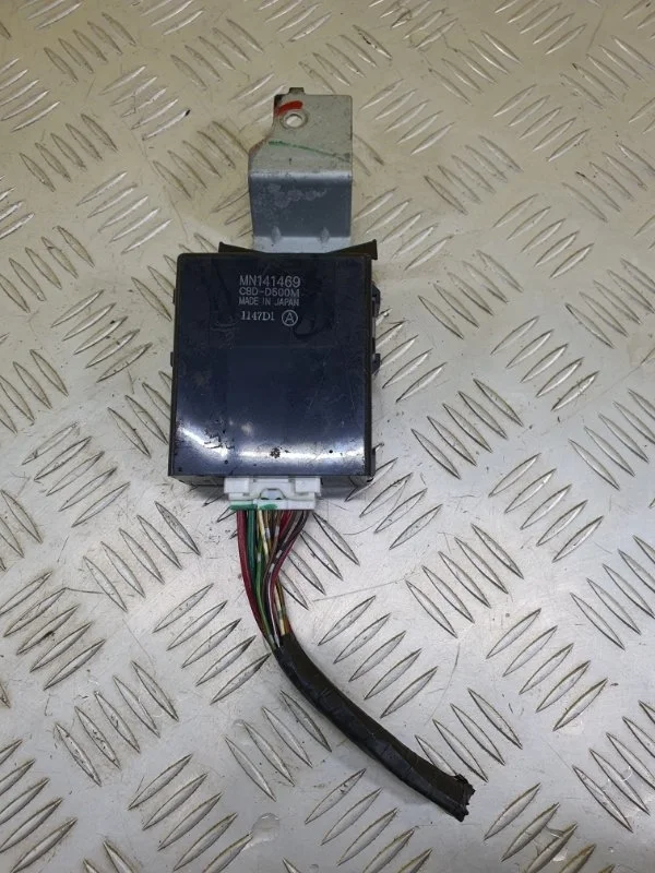 Блок управления стеклоподъемниками Mitsubishi L200 (2006-2015) 2007 MN141469 2.5 D 4D56