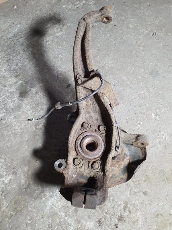 Кулак поворотный левый Nissan Pathfinder (R51M) 2004-2013 2006 40015EB000 ВНЕДОРОЖНИК 2.5 D YD25DDTI