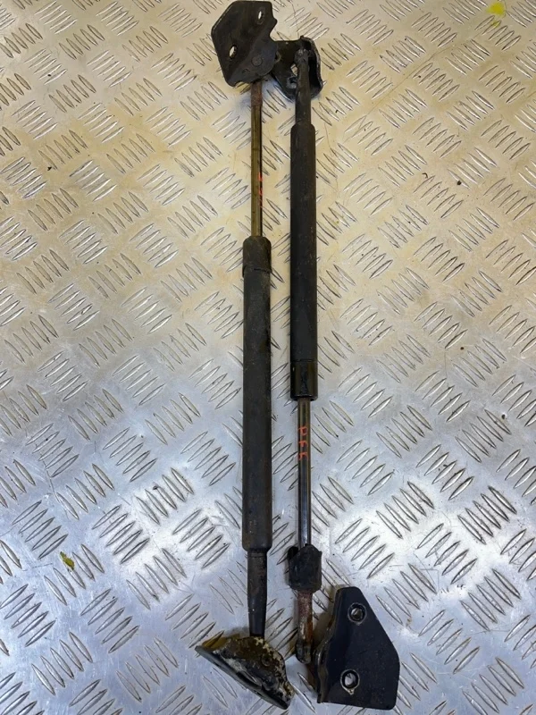 Амортизатор крышки багажника (3-5 двери) Nissan Pathfinder (R51M) 2004-2013 2013 90450EB31A ВНЕДОРОЖНИК 2.5 D YD25DDTI