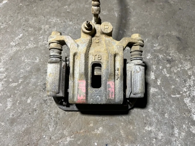 Суппорт задний правый Nissan Pathfinder (R51M) 2004-2013 2006 44011EB30A ВНЕДОРОЖНИК 2.5 D YD25