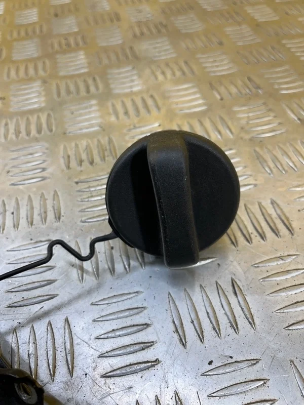 Крышка топливного бака Toyota Hilux (2005-2015) 2011 7730052030 ПИКАП 2.5 D 2KDFTV