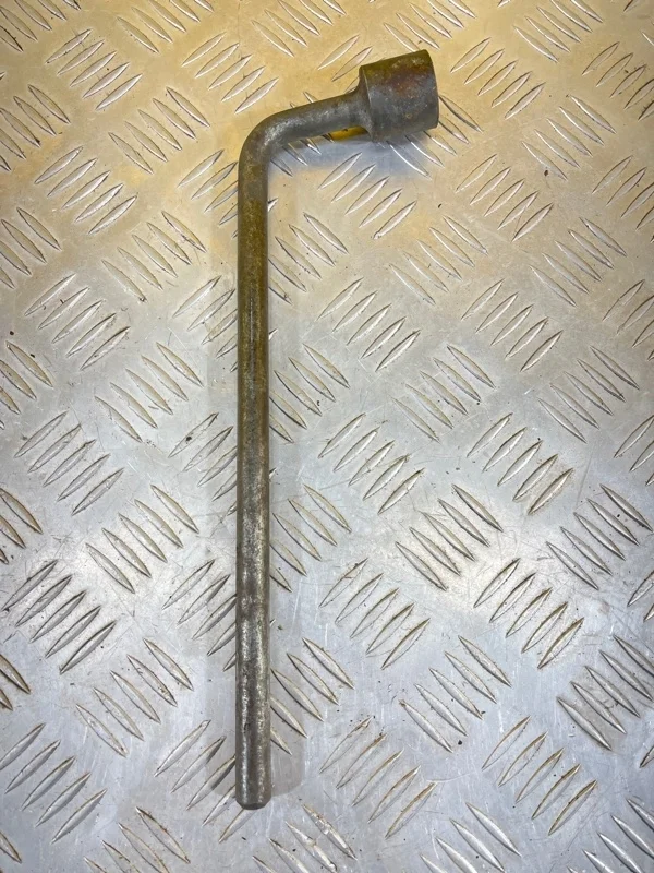 Ключ колесный (балонный) Mitsubishi L200 (2006-2015) 2006 9211A002 ПИКАП 2.5 D 4D56