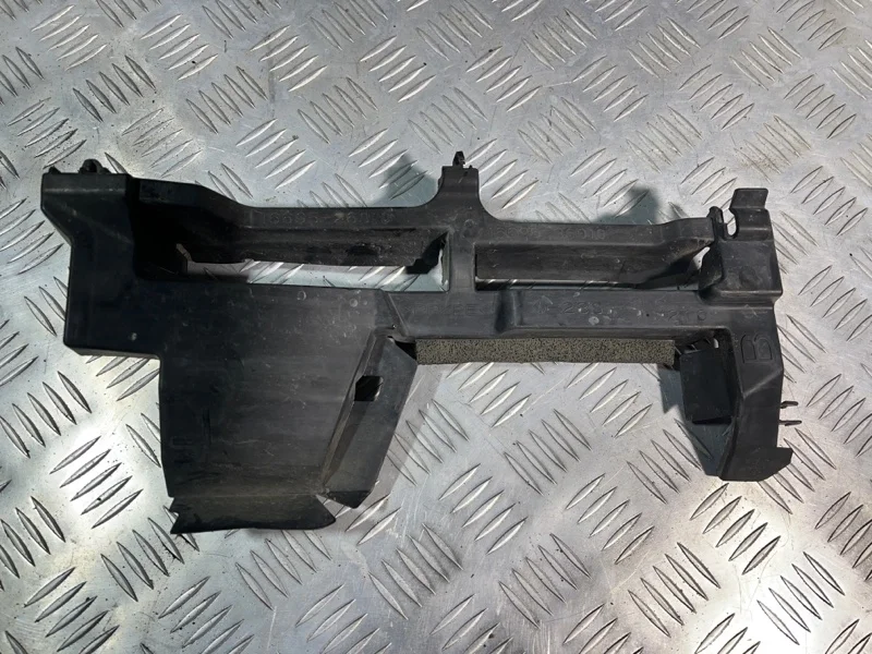 Дефлектор радиатора Toyota Rav 4 (CA40) (2012-2019) 2014 1669536010 ВНЕДОРОЖНИК 2.2 D