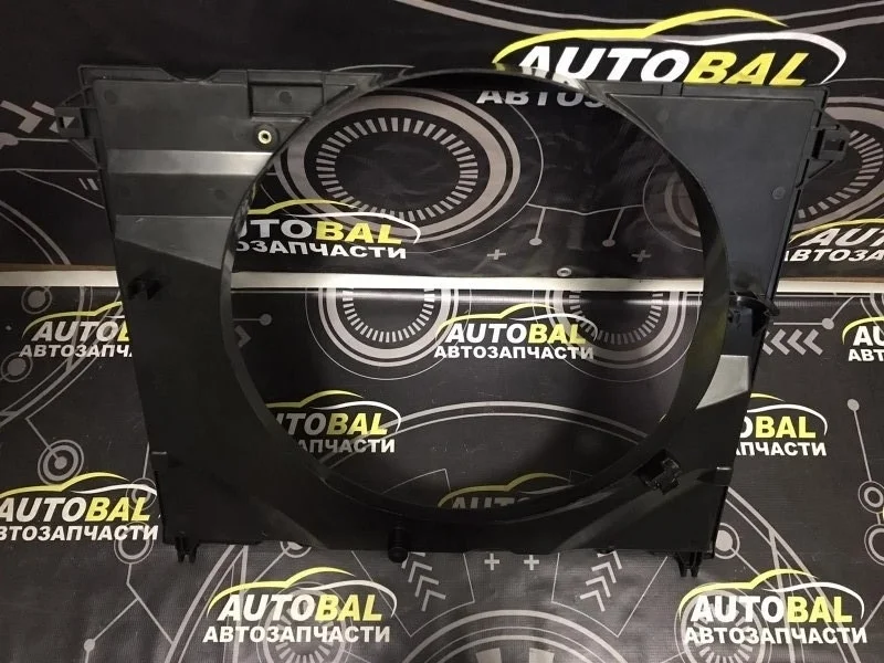 Диффузор вентилятора Toyota Hilux (2015-2021) 2018 167110L140