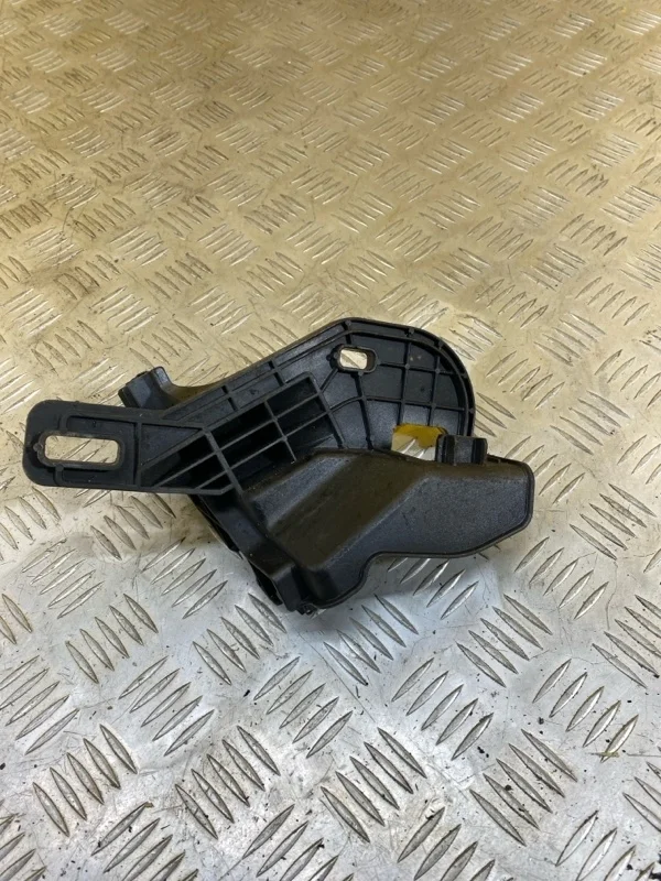 Кронштейн крепления крыла Land Rover Range Rover Evoque I (2011-2018) 2015 BJ3216A142AA ВНЕДОРОЖНИК 2.2 D 224DT