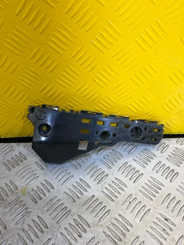 Кронштейн переднего бампера Toyota Land Cruiser Prado 150 (2009-2023) 2019 5211660270 2.8 D 1GDFTV, левый