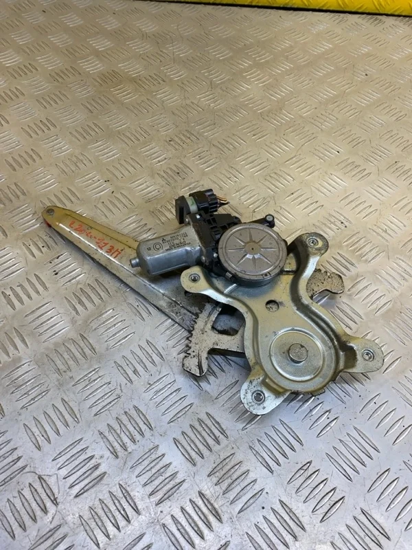 Стеклоподъемник электр. задний правый Mitsubishi L200 (2006-2015) 2008 MN182353 2.5 D 4D56