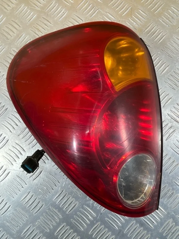Фонарь задний левый Mitsubishi L200 (2006-2015) 2008 8330A155 2.5 D 4D56