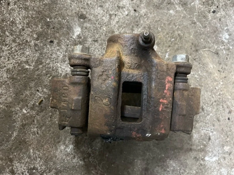 Суппорт задний левый Toyota Land Cruiser Prado 120 (2002-2009) 2004 4775034030 3.0 D 1KDFTV