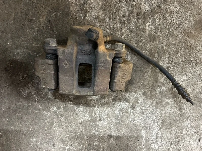 Суппорт задний левый Toyota Land Cruiser Prado 120 (2002-2009) 2004 4775034030 3.0 D 1KDFTV