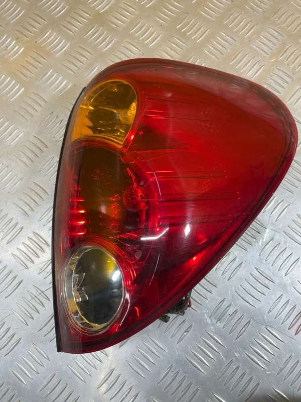 Фонарь задний правый Mitsubishi L200 (2006-2015) 2012 8330A156 2.5 D 4D56