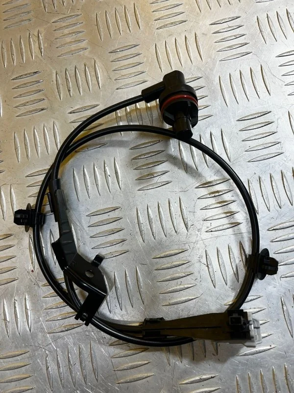 Датчик ABS задний правый Toyota Hilux (2005-2015) 2010 8954571030