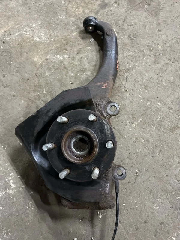 Кулак поворотный левый Nissan Pathfinder (R51M) 2004-2013 2006 40015EB000 ВНЕДОРОЖНИК 2.5 D YD25DDTI