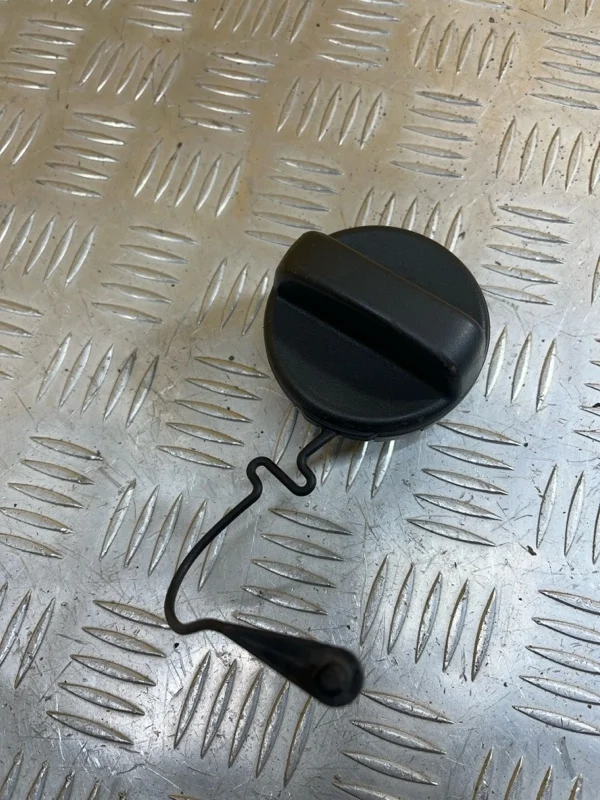 Крышка топливного бака Toyota Land Cruiser 200 (2008-2021) 2008 7730052030 ВНЕДОРОЖНИК 4.5 D 1VDFTV