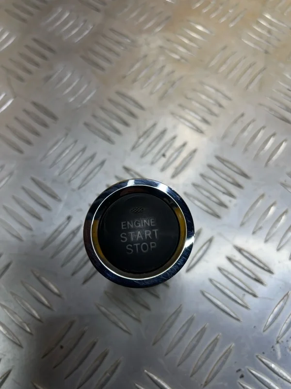 Кнопка запуска двигателя Toyota Land Cruiser Prado 150 (2009-2023) 2014 8961142012 ВНЕДОРОЖНИК 3.0 D 1KDFTV