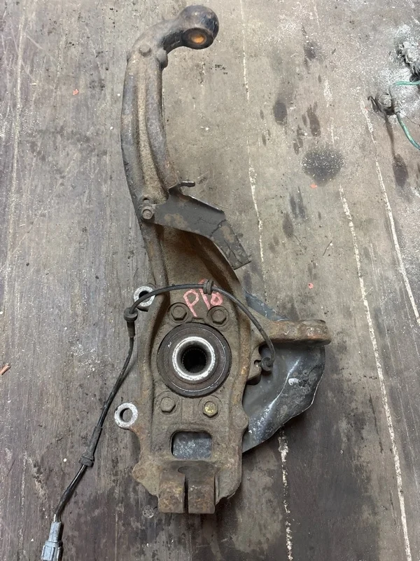 Кулак поворотный левый Nissan Pathfinder (R51M) 2004-2013 2005 40015EB000 ВНЕДОРОЖНИК 2.5 D YD25