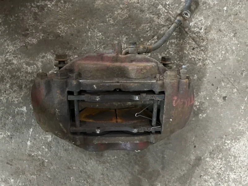 Суппорт передний левый Toyota Land Cruiser 200 (2008-2021) 2008 4775060280 ВНЕДОРОЖНИК 4.5 D 1VDFTV