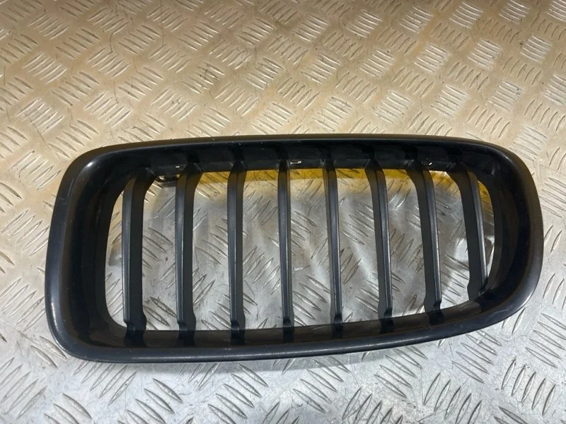 Решетка радиатора Bmw 3-Й Серии (F30) (2011-2015) 2012 51137255411