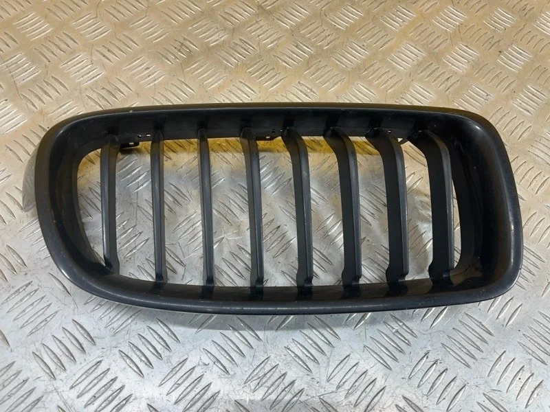 Решетка радиатора Bmw 3-Й Серии (F30) (2011-2015) 2012 51137255412
