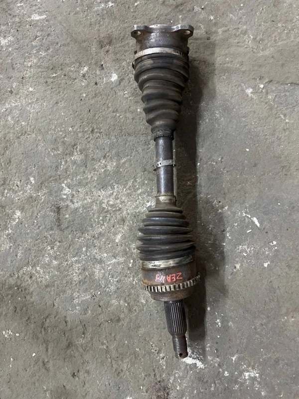 Полуось передняя левая (приводной вал, ШРУС) Mitsubishi L200 (2006-2015) 2007 3815A379 ПИКАП 2.5 D 4D56