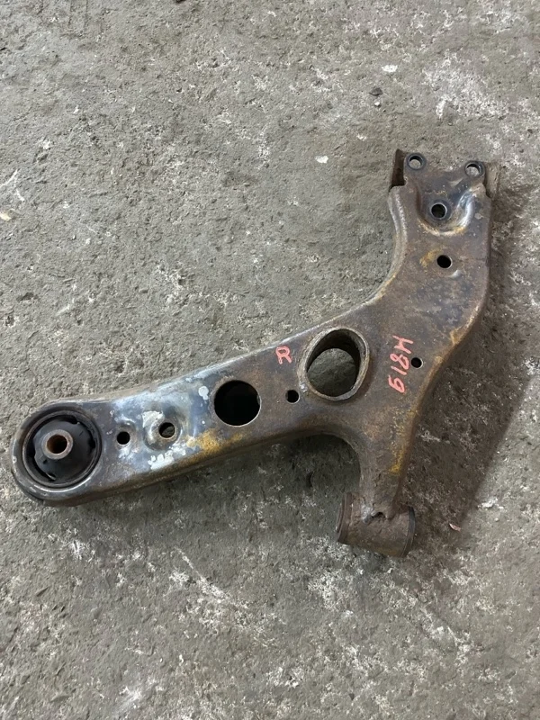 Рычаг передний нижний правый Toyota Rav 4 (XA30) (2005-2014) 2006 4806842050 2.0 I 1AZFE