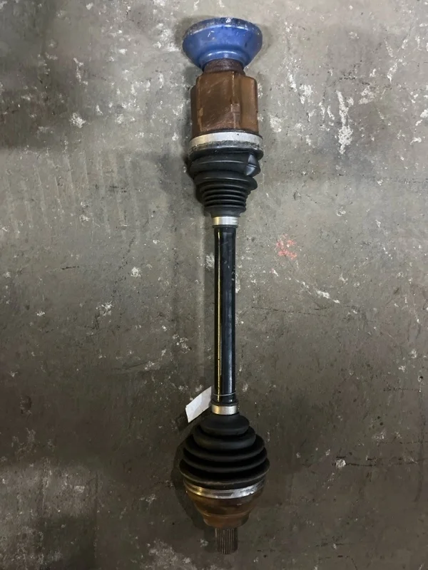 Полуось передняя правая (приводной вал, ШРУС) Volkswagen Tiguan (2007-2011) 2010 5N0407764L 2.0 D