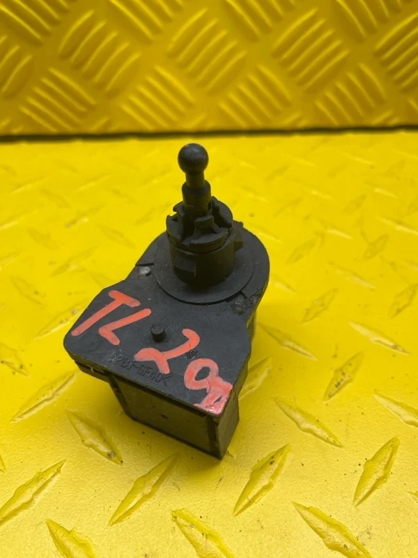 Корректор фар Toyota Land Cruiser 200 (2008-2021) 2015 8566128011