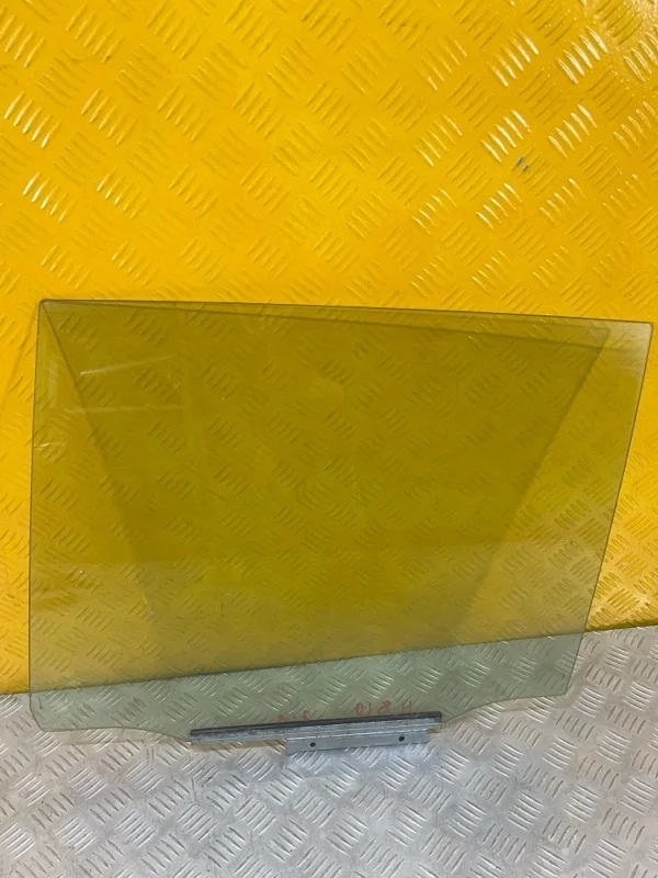 Стекло двери задней левой Toyota Rav 4 (XA30) (2005-2014) 2006 6810442120 2.0 I 1AZFE