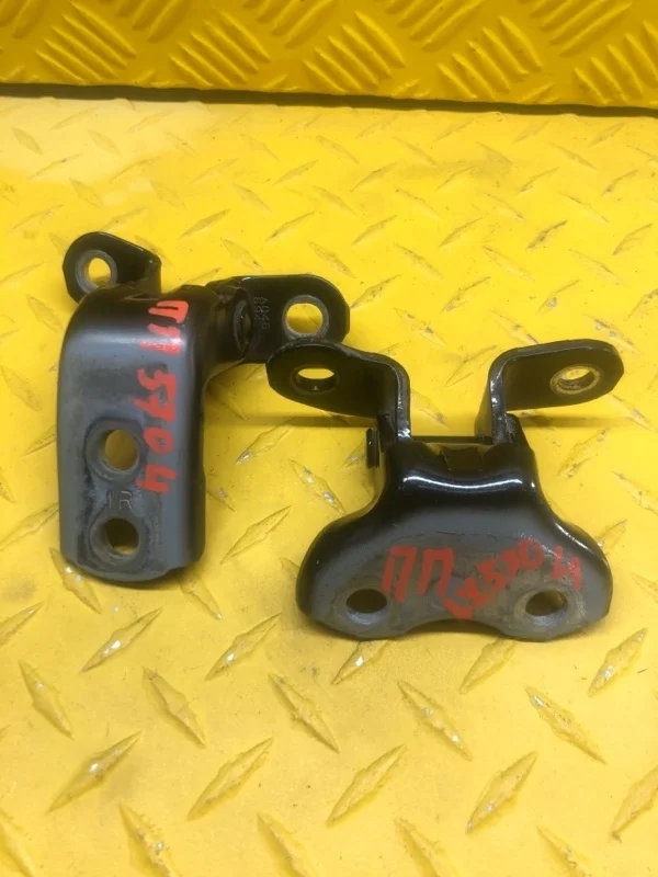 Петля двери передней правой Lexus Lx 570 (2007-2022) 2010 6871012151 5.7 I 3URFE