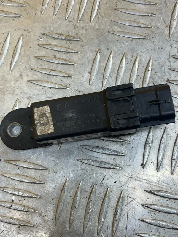 Антенна Infiniti FX 30D ( 2002-2013) 2012 40740JY00A 3.0 D V9X