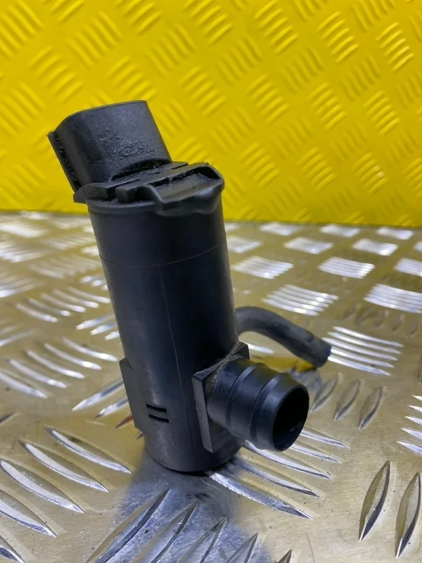 Насос омывателя фар Toyota Land Cruiser Prado 150 (2009-2023) 2014 3670579290 3.0 D 1KDFTV