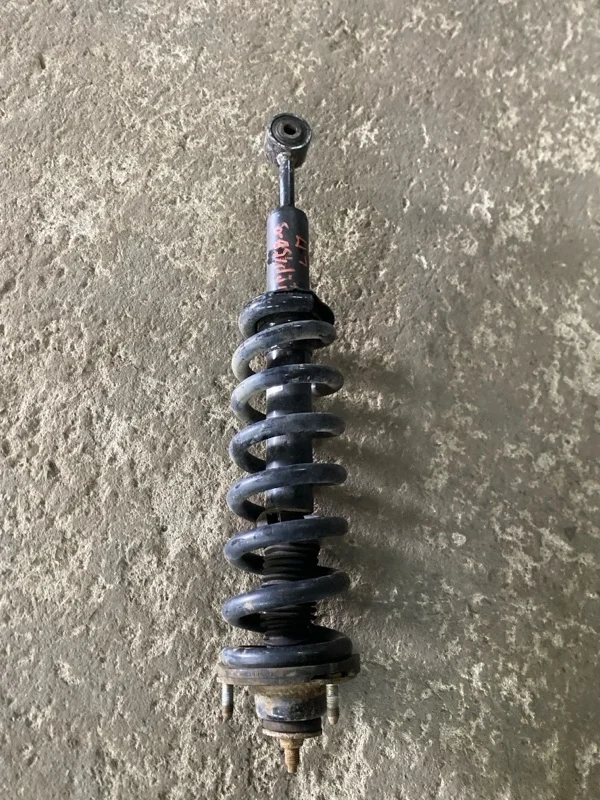 Амортизатор передний левый Toyota Land Cruiser Prado 150 (2009-2023) 2014 4851060250 3.0 D 1KDFTV