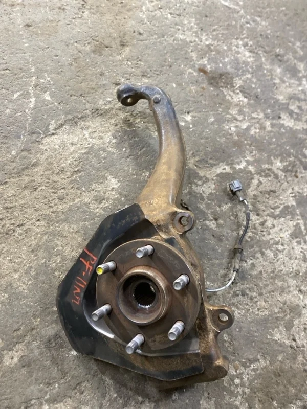 Кулак поворотный левый Nissan Pathfinder (R51M) 2004-2013 2007 40015EB000 2.5 D YD25DDTI