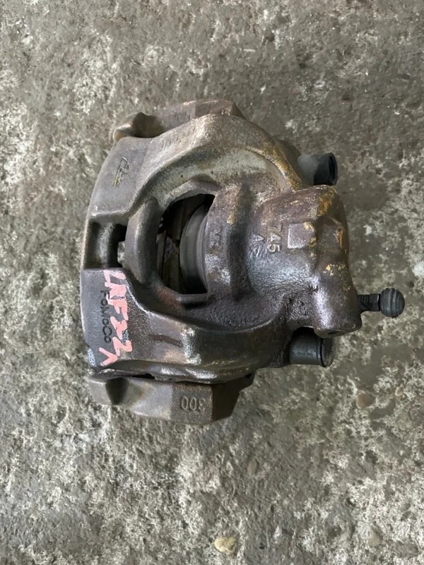 Суппорт передний левый Land Rover Freelander II (2006-2014) 2012 LR015387 2.2 D 224DT